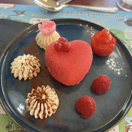 Logis Le Relais Des Remparts فندق 2*