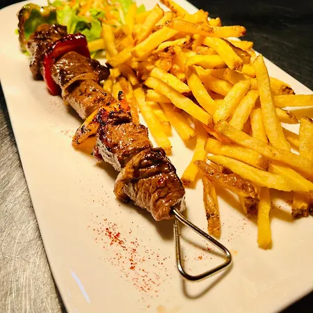 Logis Le Relais Des Remparts فندق Allanche