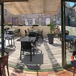 ホテル Logis Le Relais Des Remparts 2*