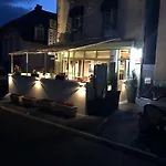 ホテル Logis Le Relais Des Remparts 2*