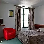 ホテル Logis Le Relais Des Remparts 2*