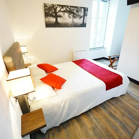 Logis Le Relais Des Remparts מלון 2*