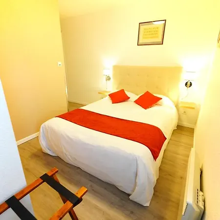 מלון Logis Le Relais Des Remparts
