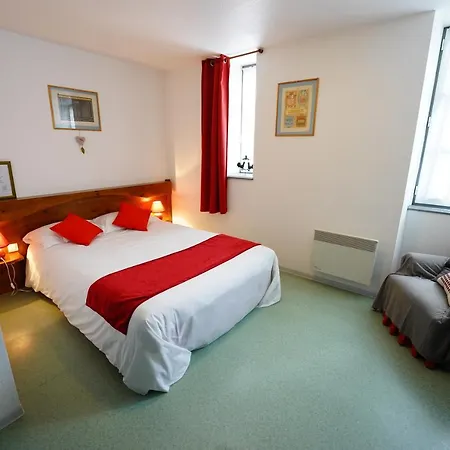 Logis Le Relais Des Remparts מלון 2*