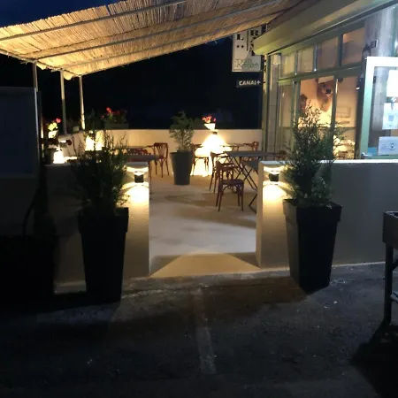 מלון Logis Le Relais Des Remparts אלאנשה