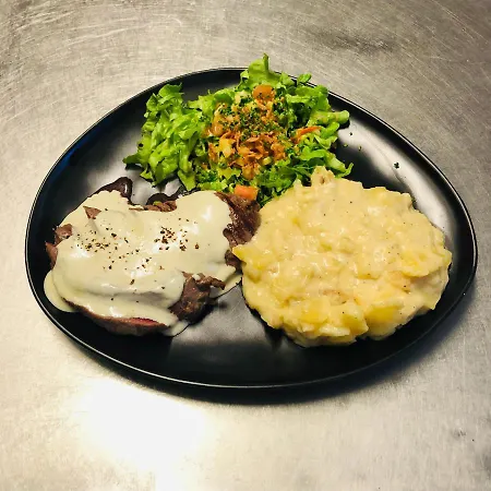 فندق Logis Le Relais Des Remparts 2*