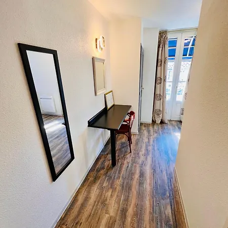 Logis Le Relais Des Remparts מלון 2*