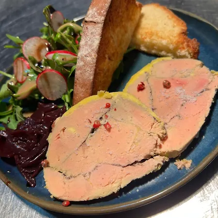 Logis Le Relais Des Remparts 2*