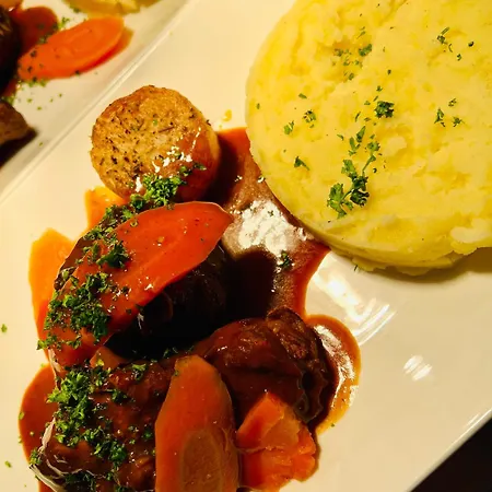 فندق Logis Le Relais Des Remparts Allanche