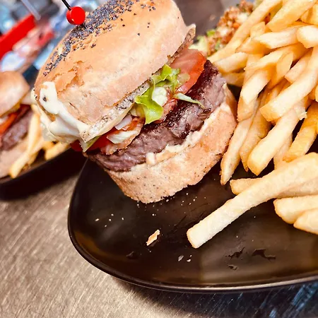 Logis Le Relais Des Remparts Hotel