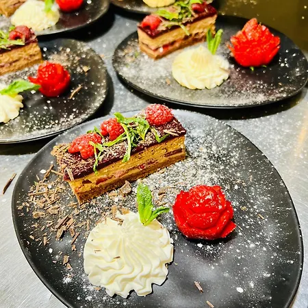 Logis Le Relais Des Remparts Hotel 2*