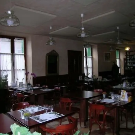 Logis Le Relais Des Remparts Hotel 2*