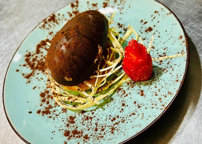 Logis Le Relais Des Remparts אלאנשה