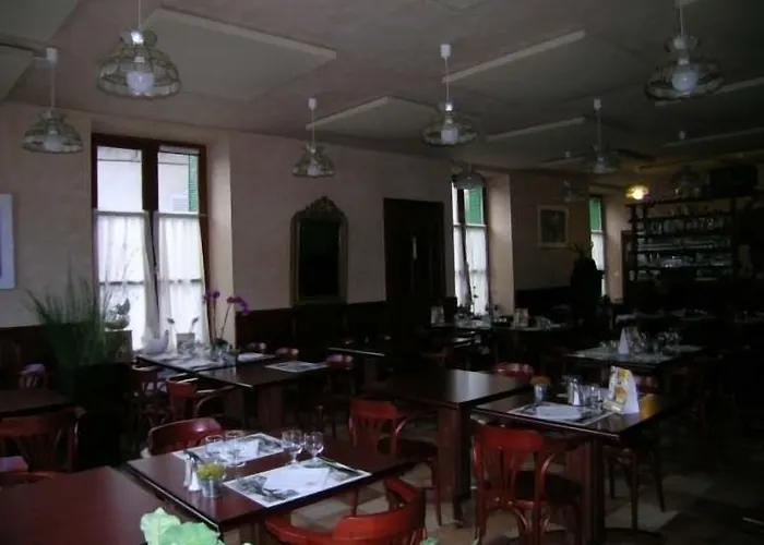 Logis Le Relais Des Remparts Hotel 2*